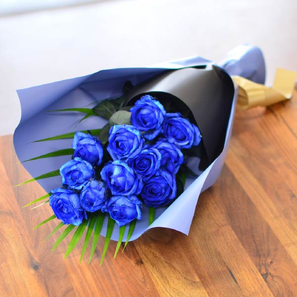 青いバラ12本の花束