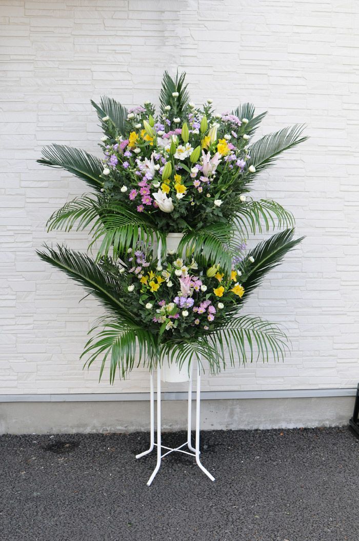 葬祭場へもご自宅もお届が可能です
  
  お供え スタンド花 2段タイプ Lサイズ