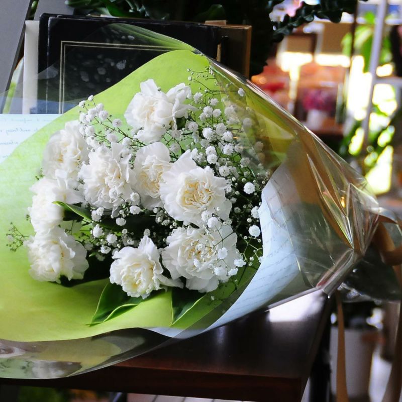 白いカーネーション10本とカスミ草の花束
  
  白 カーネーション 花束 ブーケ・ブラン10